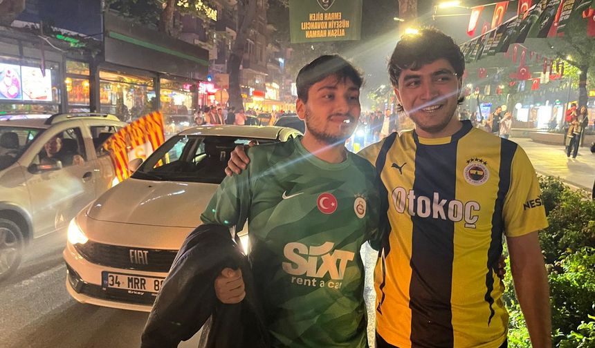 Şampiyon Galatasaray! Fener Formasını Giyen Kutlamalara Katıldı