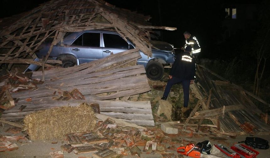 Otomobil Virajı Alamayıp Samanlığa Girdi: 1 Yaralı