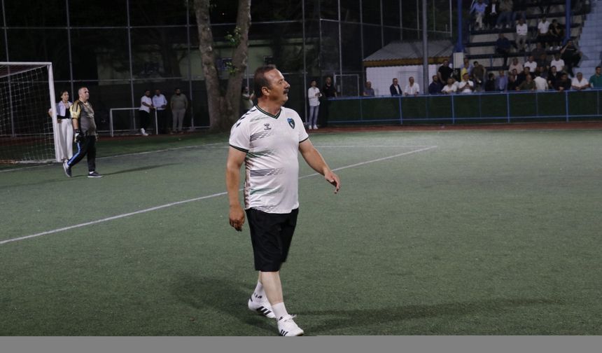 Ağıralioğlu, Kocaeli'de Partililerle Maç yaptı
