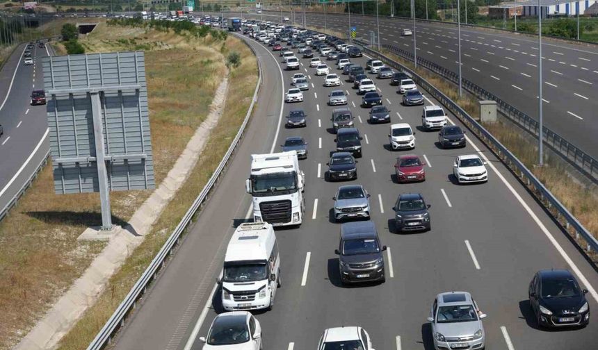Bayram tatili dönüşünde Kocaeli’de trafik durma noktasına geldi