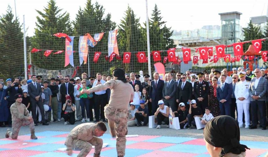 Komandoların Gösterisiyle Jandarma 186. Yılını Kutladı