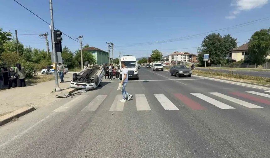 Yayaya Yol Verdi, 3 Kişinin Yaralanmasına Sebep Oldu!
