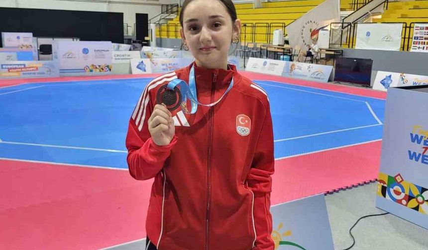 44 Kiloda Şampiyon Oldu