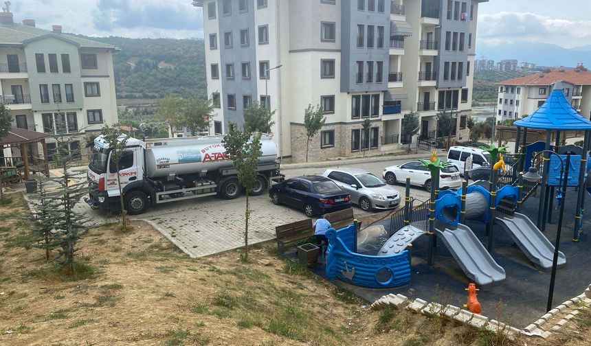 Büyükşehir’den Çocuk Parklarına Düzenli Temizlik