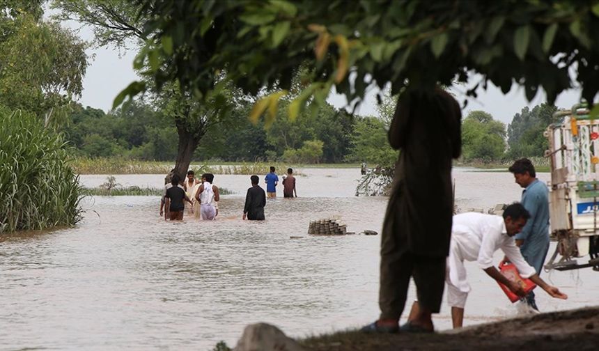 Pakistan'ın Pencap Eyaletinde Sel Nedeniyle Son 24 Saatte 122 Bin Kişi Daha Tahliye Edildi