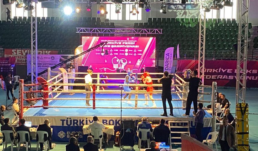 Türkiye’nin Dört Bir Yanından Sporcular Darıca’da Ring’e Çıktı