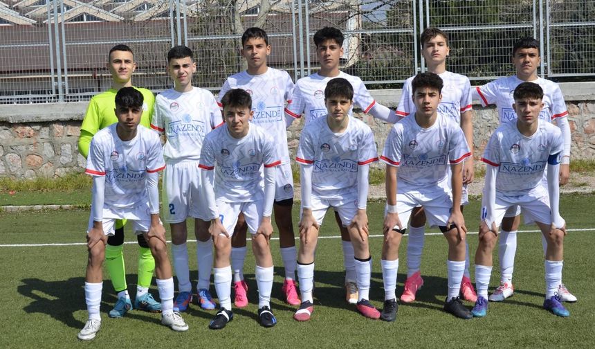 Körfez Belediyesi’nin Ücretsiz Futbol Okullarıyla Yüzlerce Genç Geleceğe Hazırlanıyor