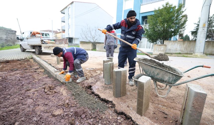 DERİNCE BELEDİYESİ YOL VE KALDIRIM ÇALIŞMALARINI SÜRDÜRÜYOR