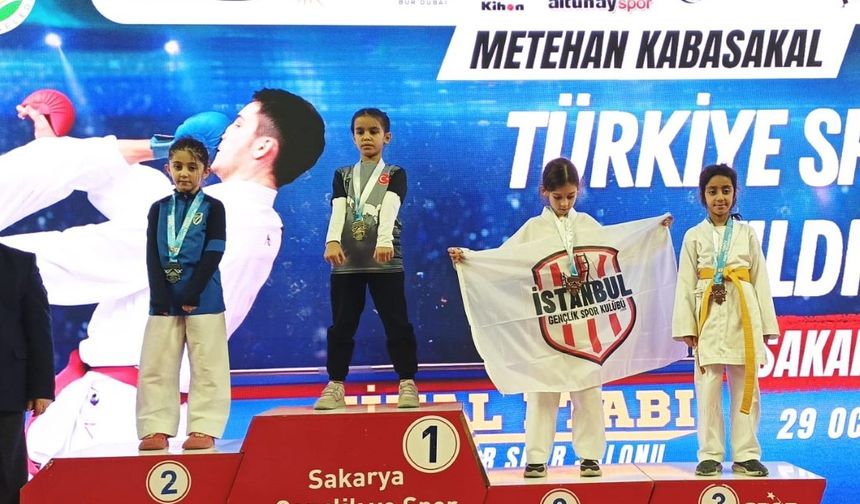 Kartepeli Karateciler Türkiye Finalleri’nden 6 Madalya ile Döndü