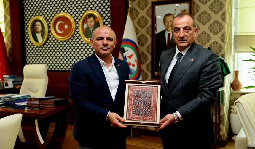 BAŞKAN SÖĞÜT, MHP HEYETİNİ BELEDİYEDE AĞIRLADI