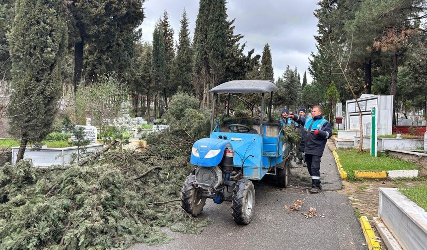 GEBZE BELEDİYESİ MEZARLIKLAR MÜDÜRLÜĞÜ’NDEN RAMAZAN ÖNCESİ BAKIM ÇALIŞMASI