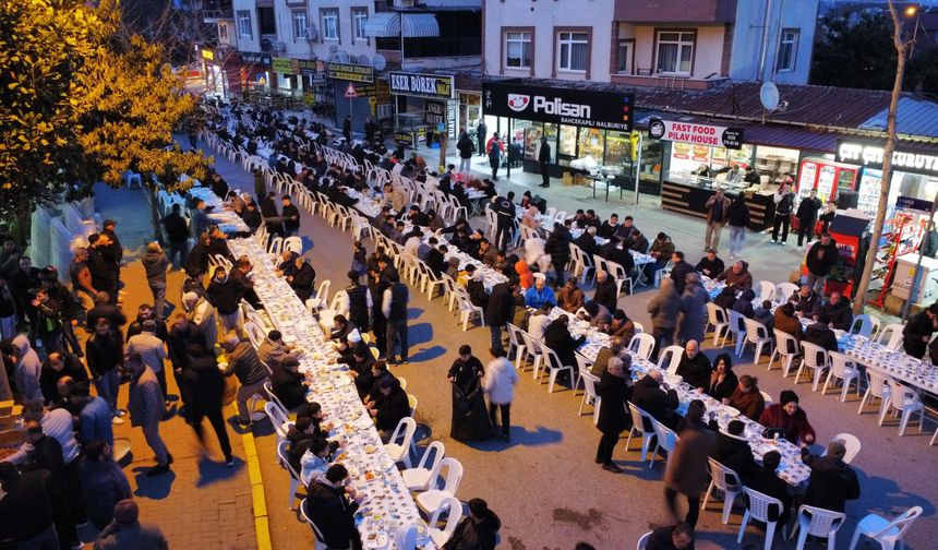 GÖLCÜK KAVAKLI’DA 1200 KİŞİLİK İFTAR SOFRASI