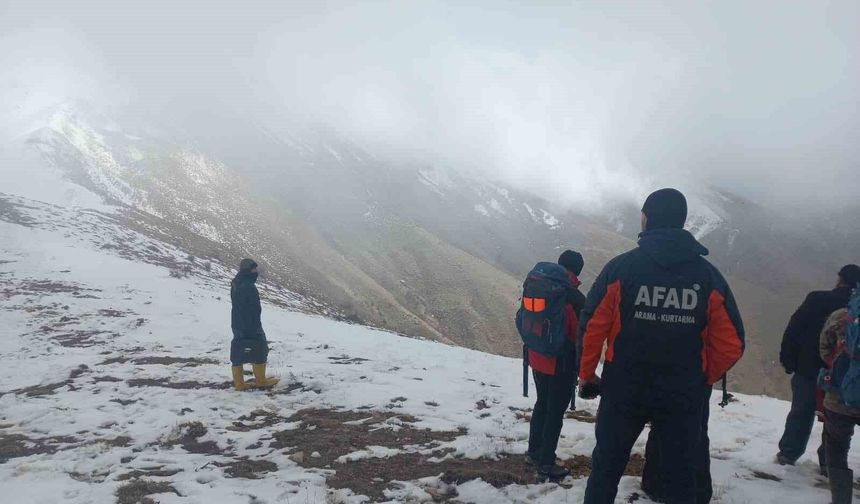 BOZDAĞ’DA KAYBOLAN DAĞCI İÇİN KRİTİK GELİŞME! ARAMA ÇALIŞMALARI İZMİR’E KAYDIRILDI