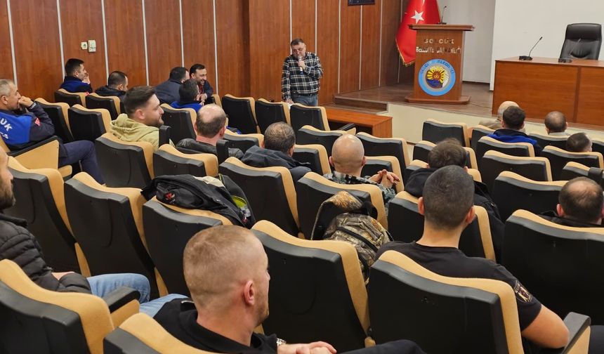 GÖLCÜK BELEDİYESİ’NDEN ZABITA VE ŞOFÖRLERE TRAFİK EĞİTİMİ!