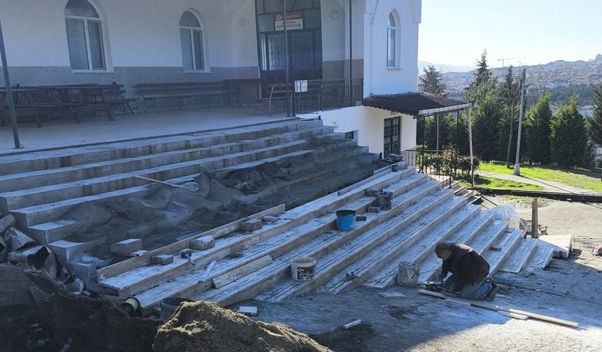 ŞİRİNTEPE NENE HATUN CAMİİ YENİLENDİ