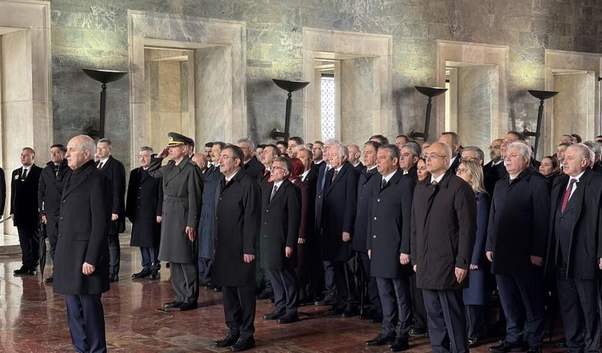 ANITKABİR’DE 23 NİSAN TÖRENİ: DEVLET ERKANI ATATÜRK’ÜN HUZURUNDA