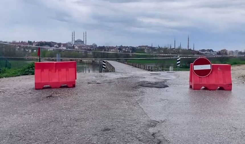 EDİRNE’DE TAŞKIN ALARMI: NEHİRLER TAŞTI, KÖPRÜ TRAFİĞE KAPATILDI