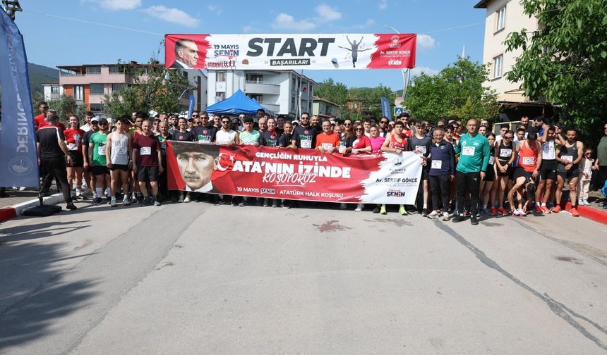 DERİNCE'DE ATATÜRK HALK KOŞUSU BAYRAM COŞKUSUNU SPORLA BULUŞTURDU