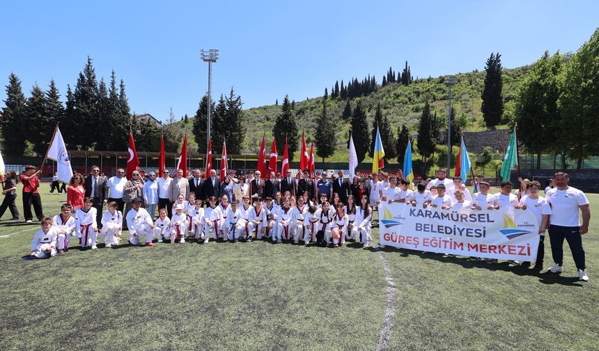 KARAMÜRSEL'DE 19 MAYIS COŞKUSU STADYUMA TAŞTI